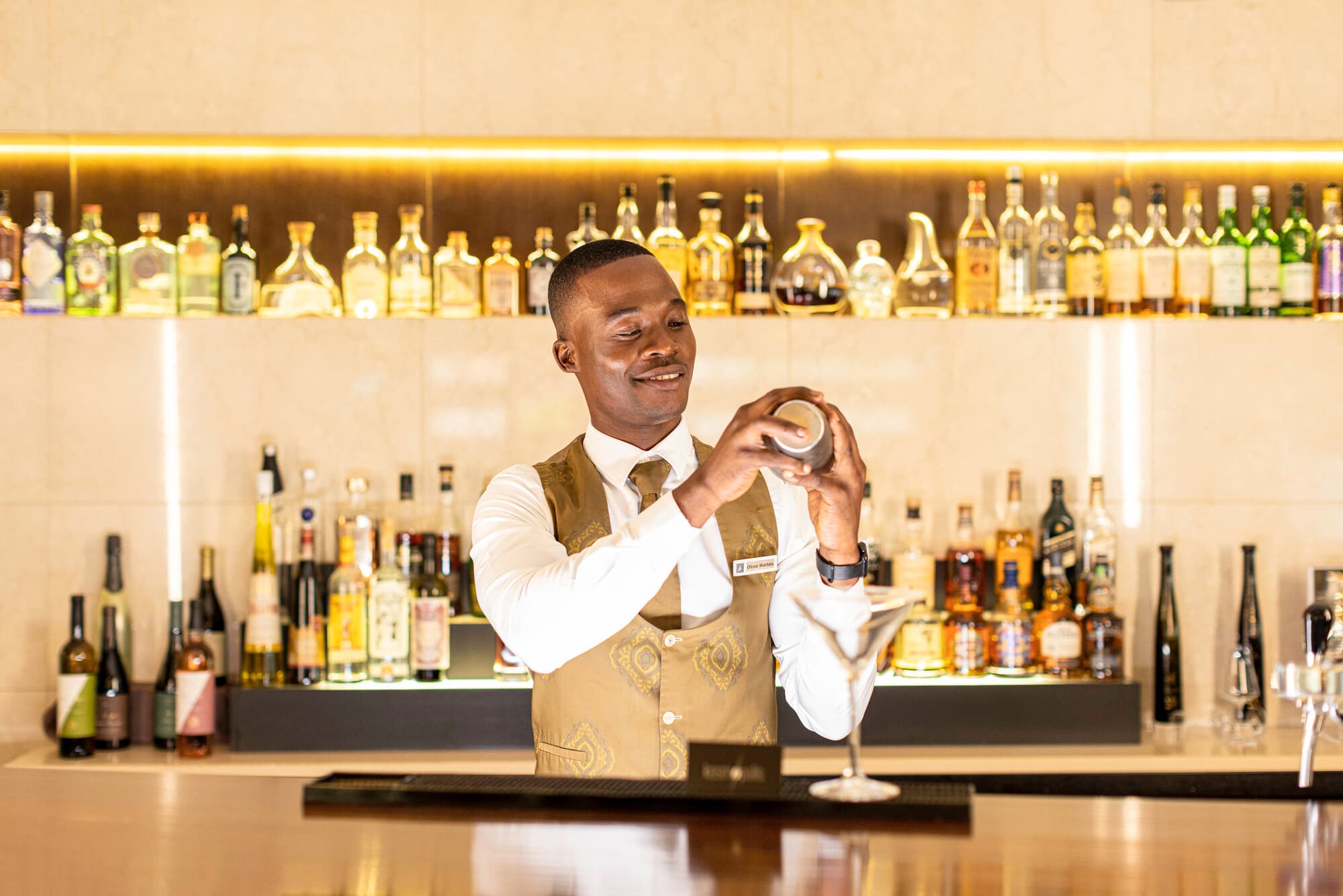 Epic Sana Luanda Kosmopolis Bar 1