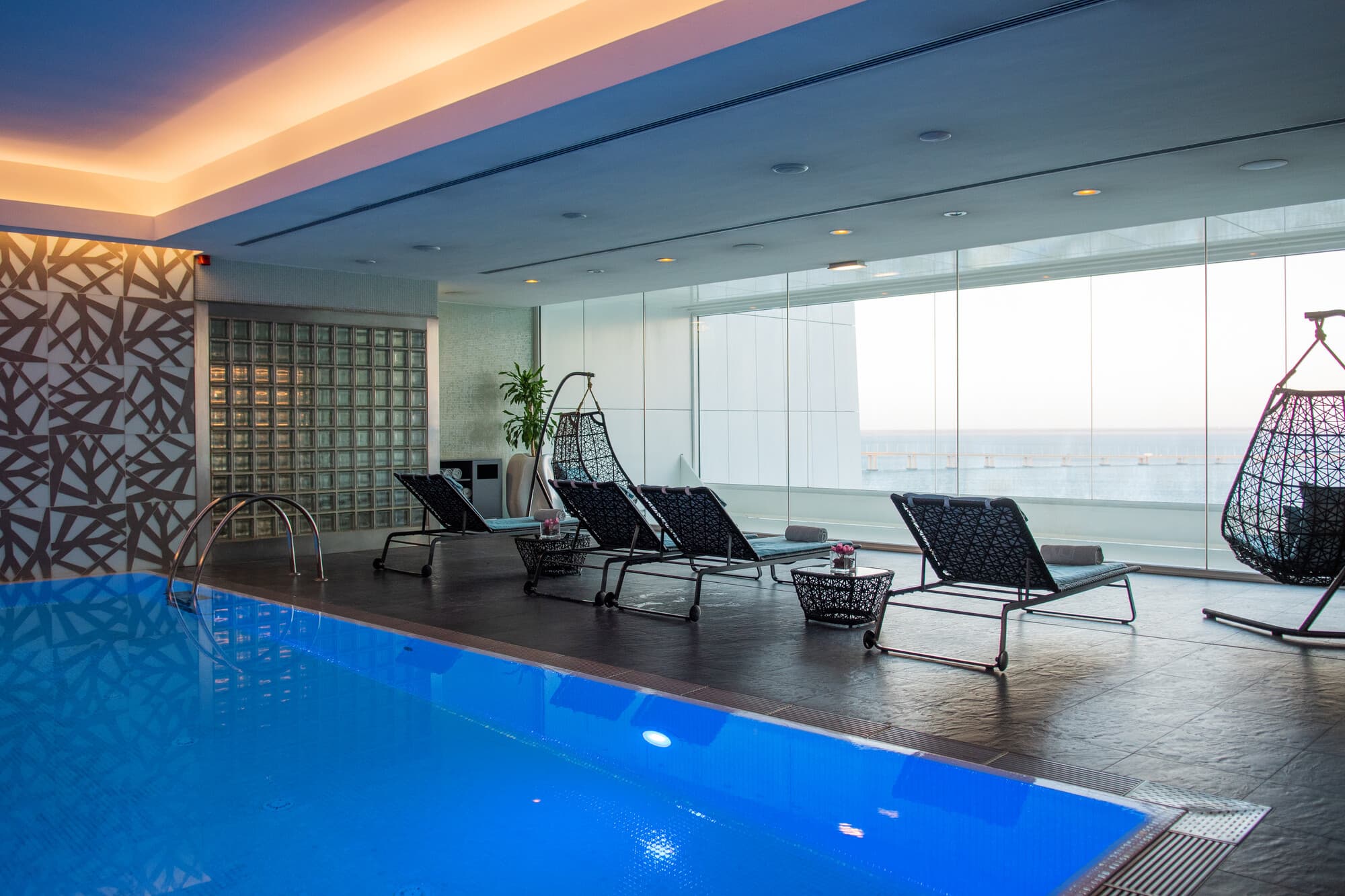 Piscina Interior Hotel Myriad By SANA Lisboa