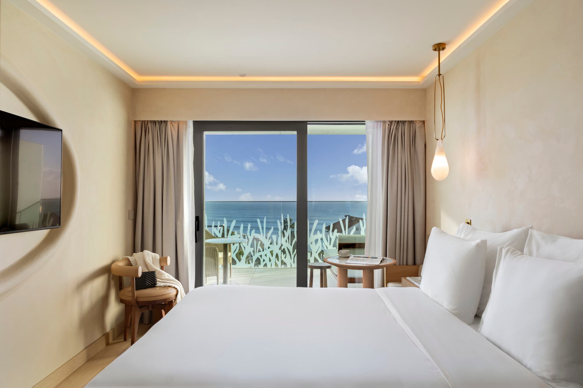 evolution-cascais-estoril-rooms-suites-cool-full-ocean-view-double-bed