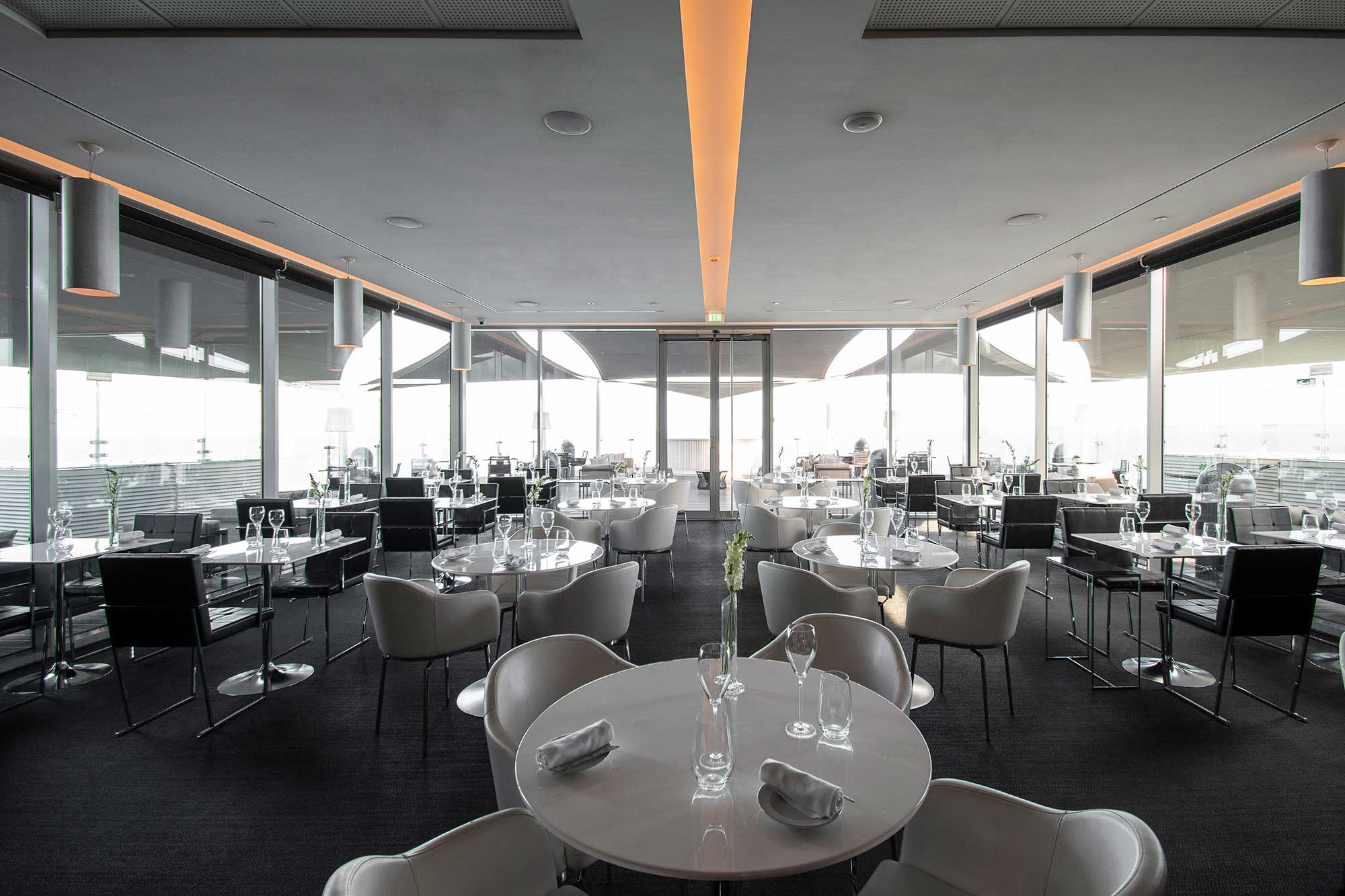 River Lounge Restaurant & Bar