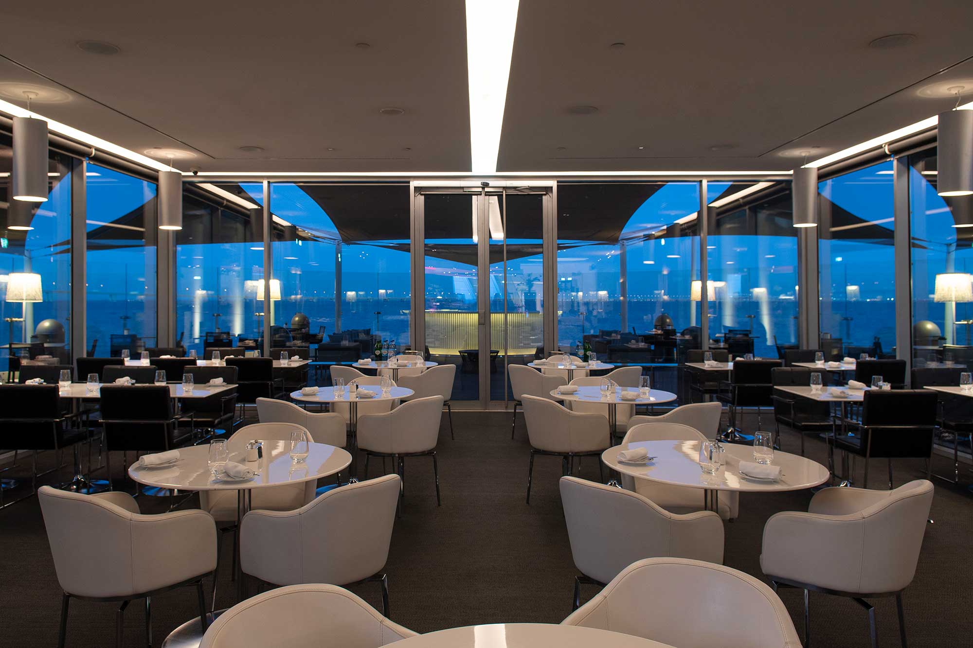 River Lounge Restaurant & Bar