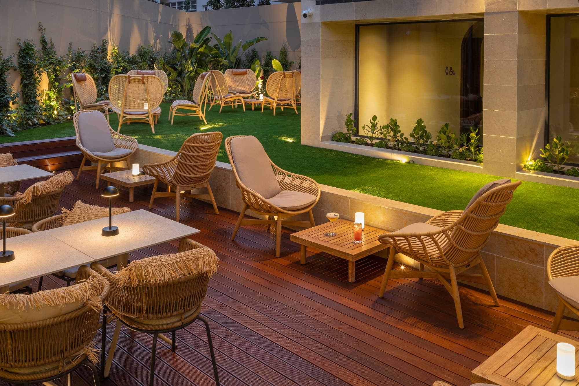 7 Evolution Valbom Patio Noite