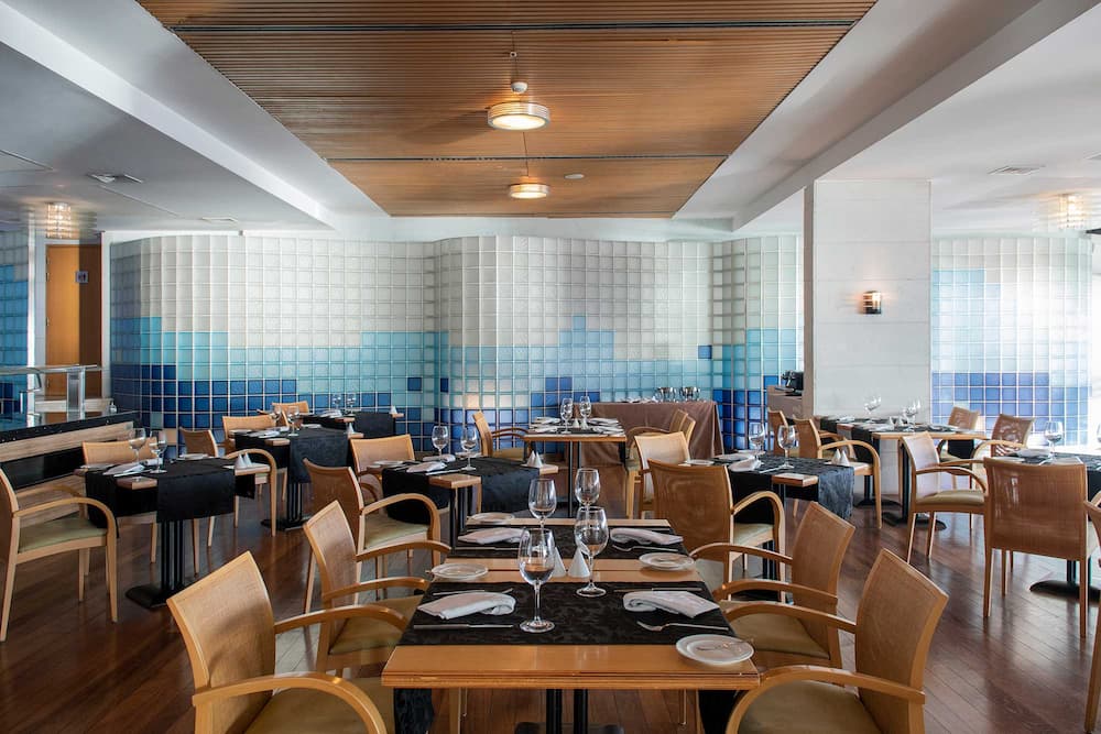 Restaurant and Breakfast Room