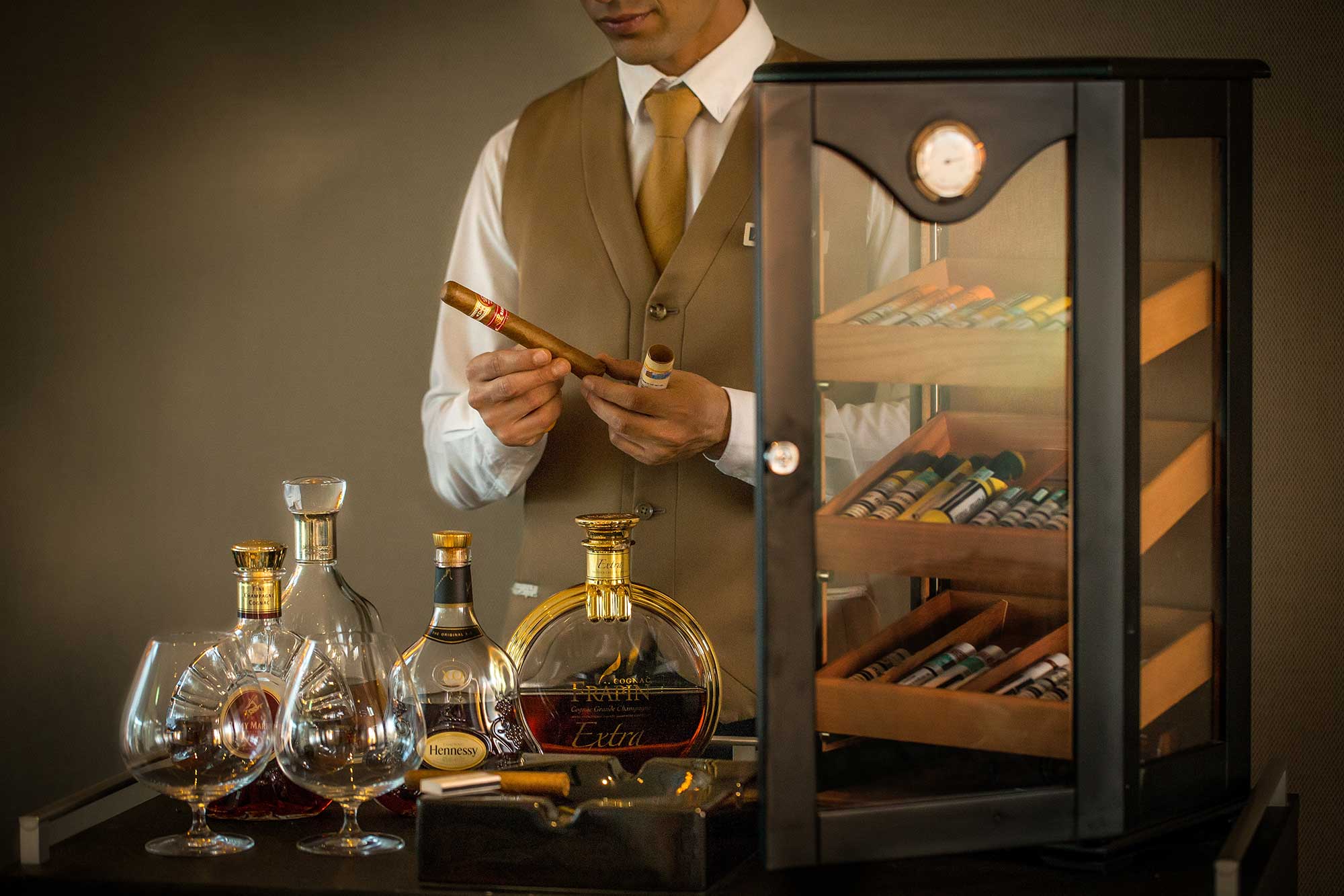 Epic Sana Lisboa Hotel Scale Bar 29