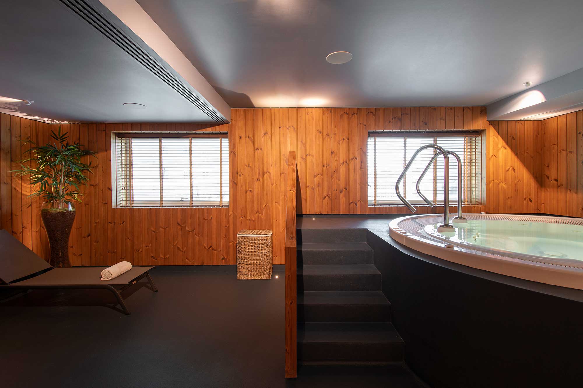 Sana Malhoa Hotel Lisboa Spa Jacuzzi 1