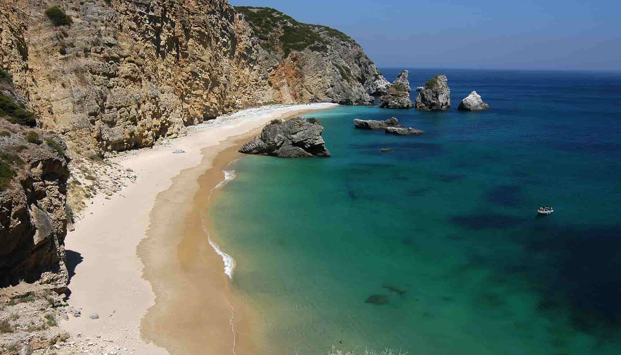 portugal-sesimbra-praia-do-ribeiro-do-cavalo