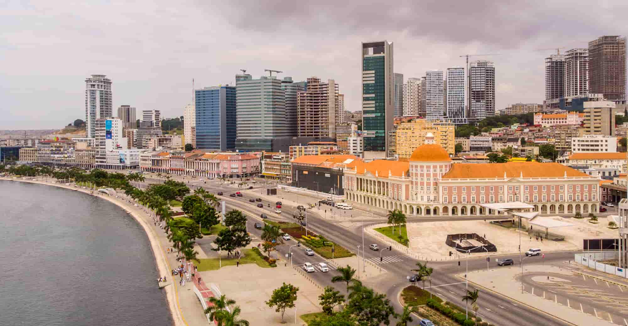 angola-luanda-baia-vista-mar-edificios