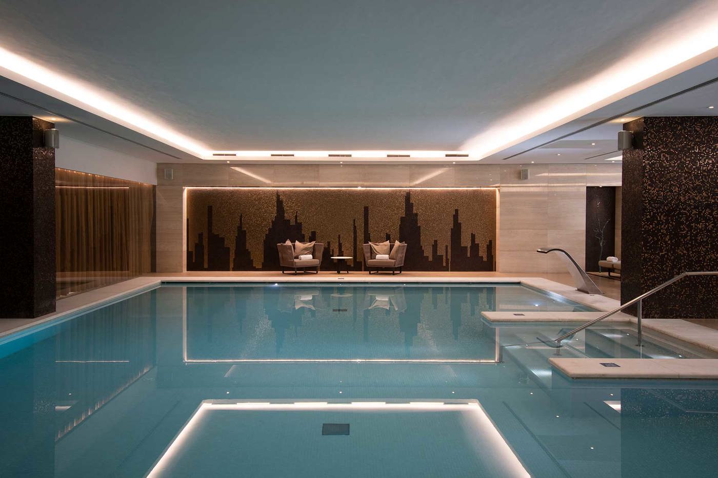 Piscina interior aquecida