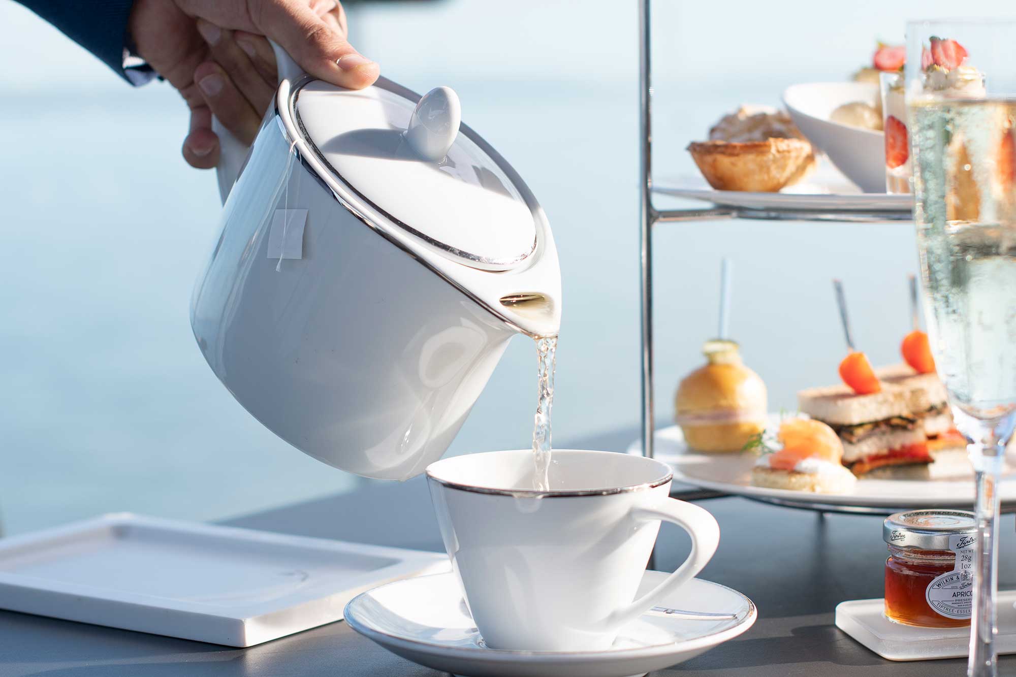 Myriad Sana Hotel Lisboa River Lounge Restaurant Terrace 8