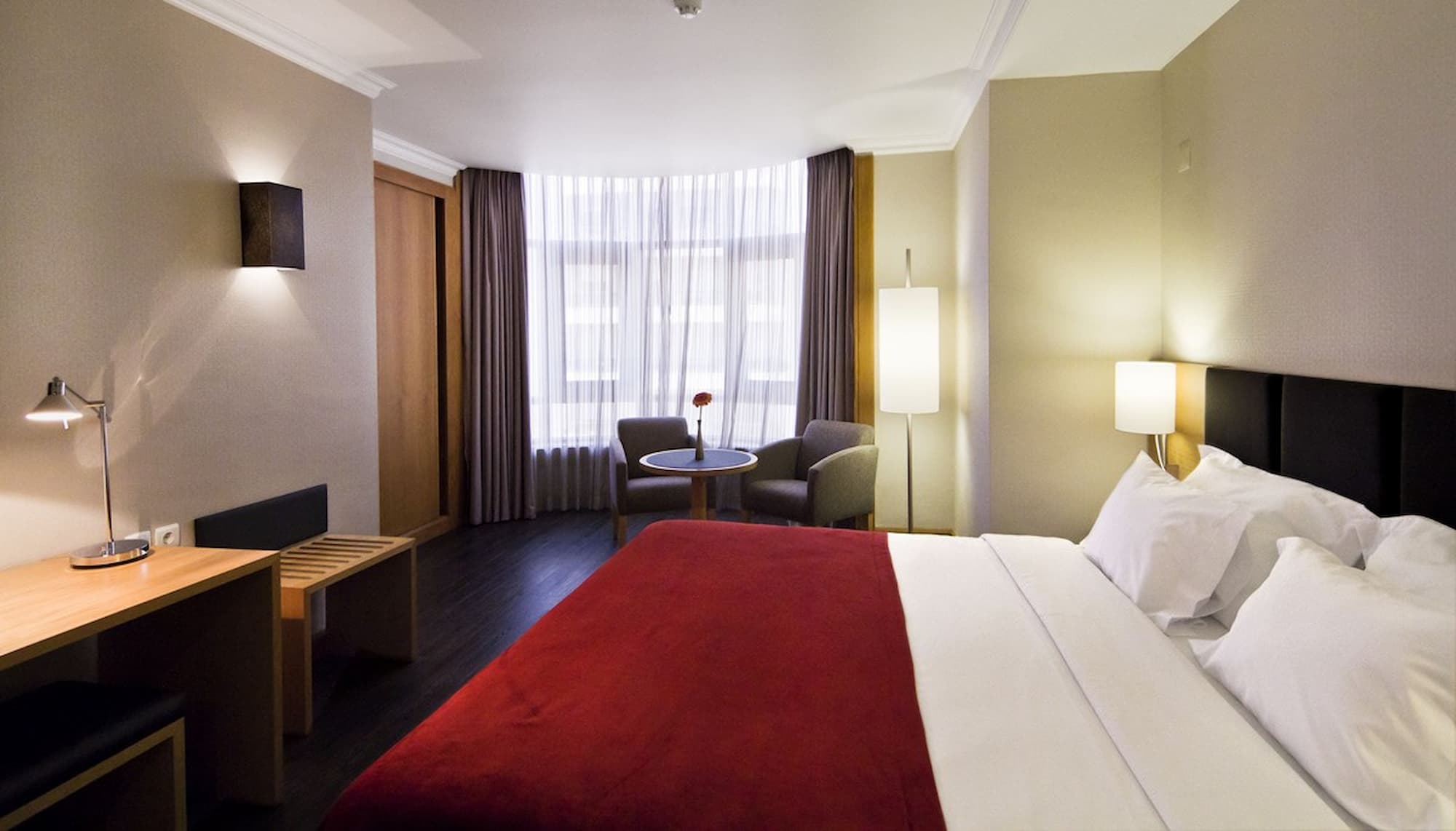 Sanareno Double Room Bed