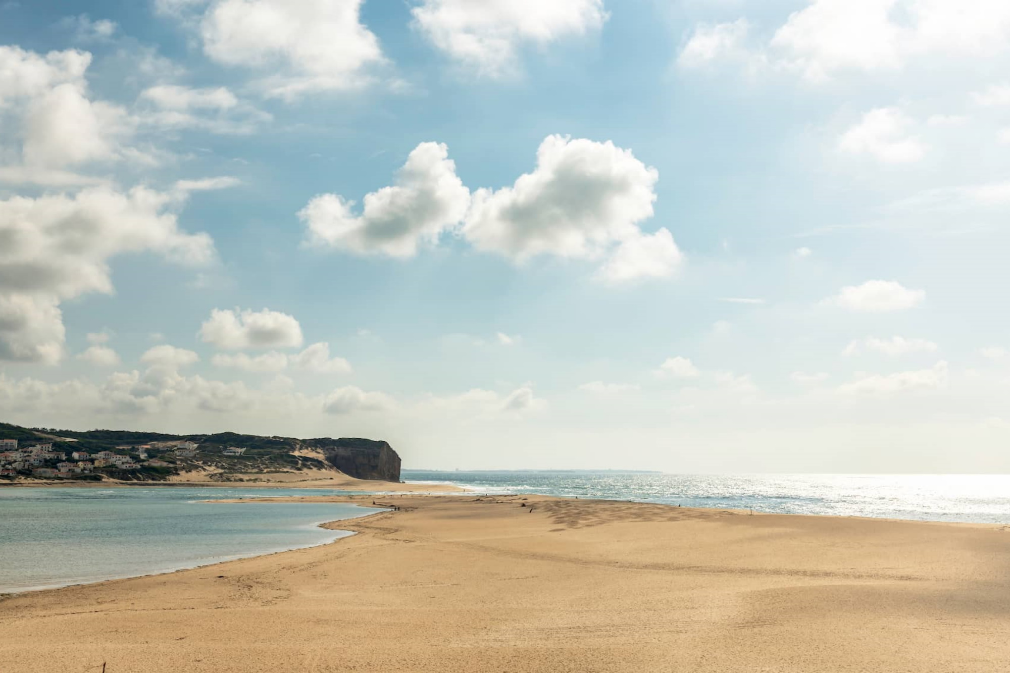 foz-do-arelho-beach-caldas-da-rainha-portugal