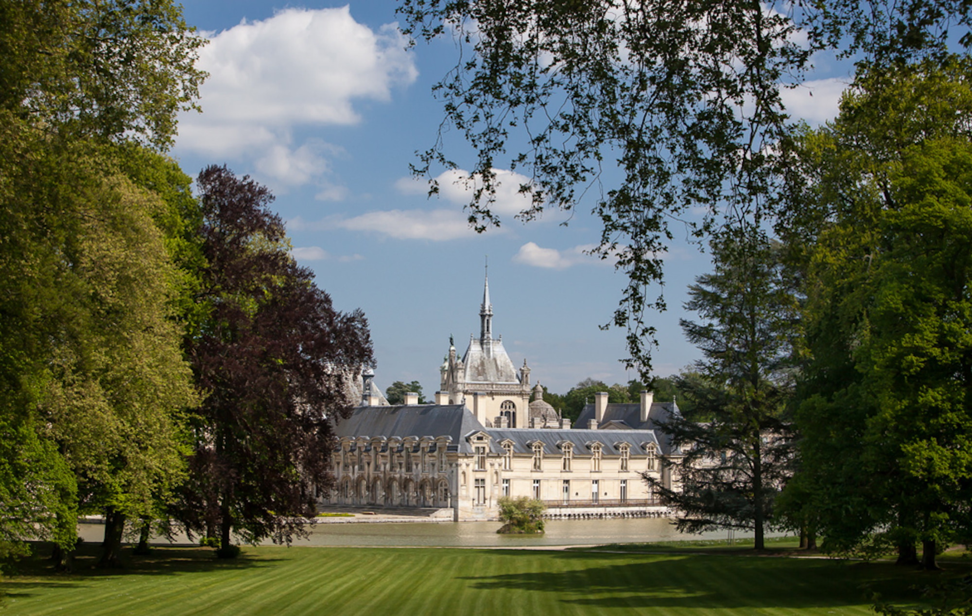 Aubergedujeudepaumechantilly Sana Hotels